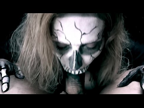 ❤️ Demoon meisie suig haan met haar swart mond en sluk cum. ️❌ Fokvideo op af.ixiporn.ru ❤